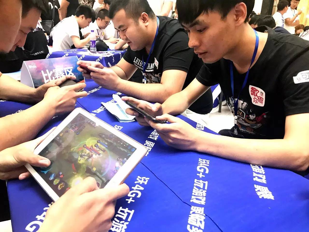 LPL 精彩瞬间： Flandre Sett悠闲地偷走了 Dragon 一拳！